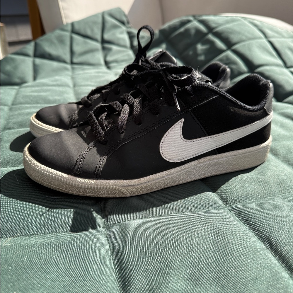 Black Nike Court Royale
